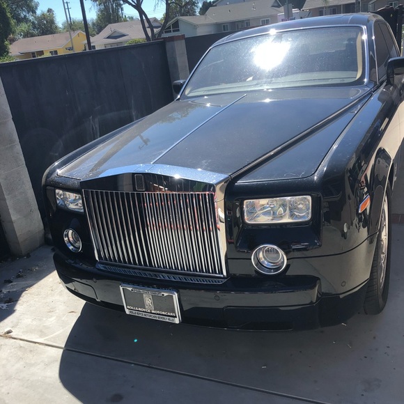 Meet your Posher, Givenchy - Picture 3 of 3